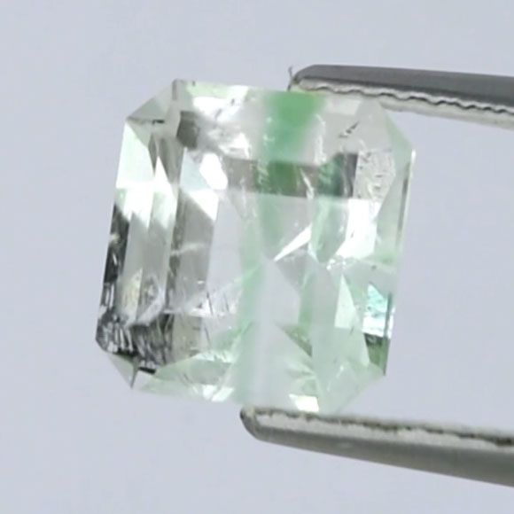 Faceted fluorite, Peñas Blancas, Colombia - 3,57 ct