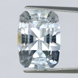 Celestine faceted gem - 24,99 ct