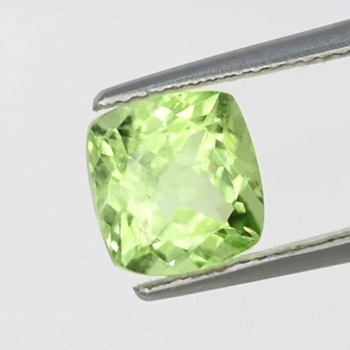 Peridot - 2,81 ct