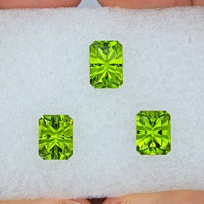 Peridot set - 19,19 ct (total)