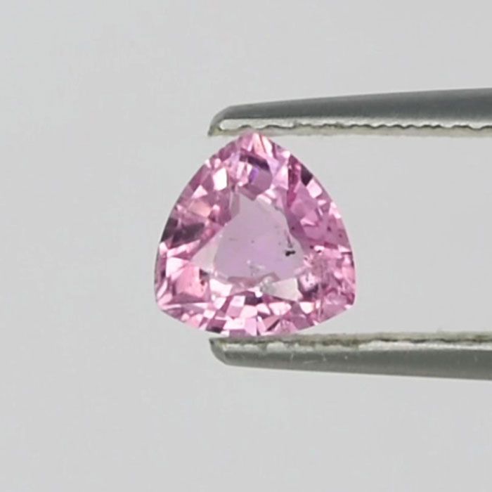 Sapphire, unheated, pink - 0,88 ct