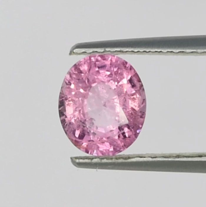 Sapphire, unheated, pink - 1,72 ct